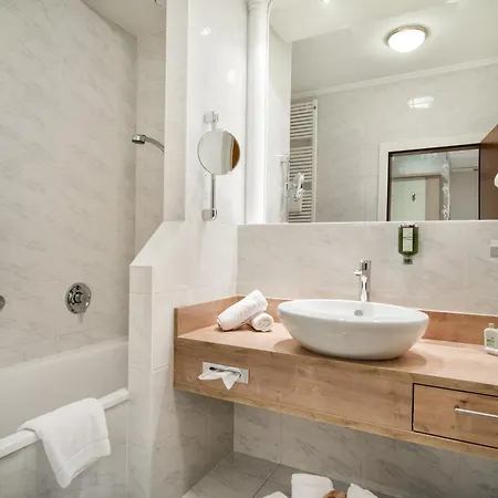 Small & Beautiful Hotel Gnaid-3